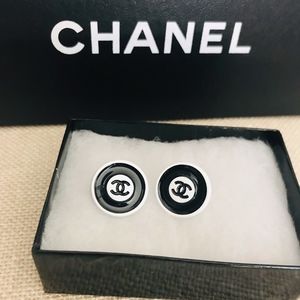 Chanel Vintage/NEW  Blk & W  earring studs